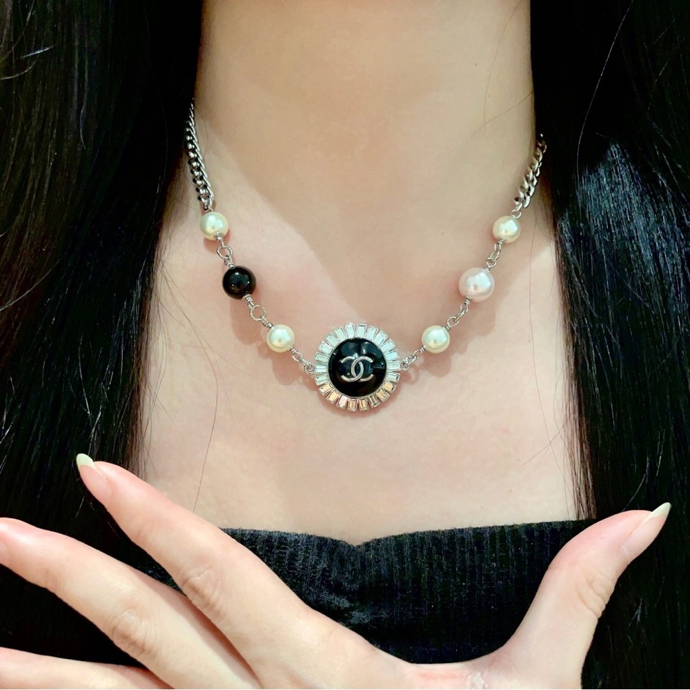 CHANEL Silver and Black Pearl Necklace - Picture 2 of 8